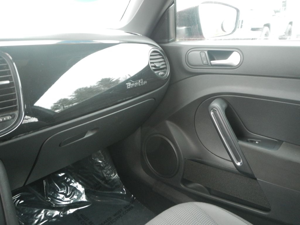 Volkswagen Beetle  2012