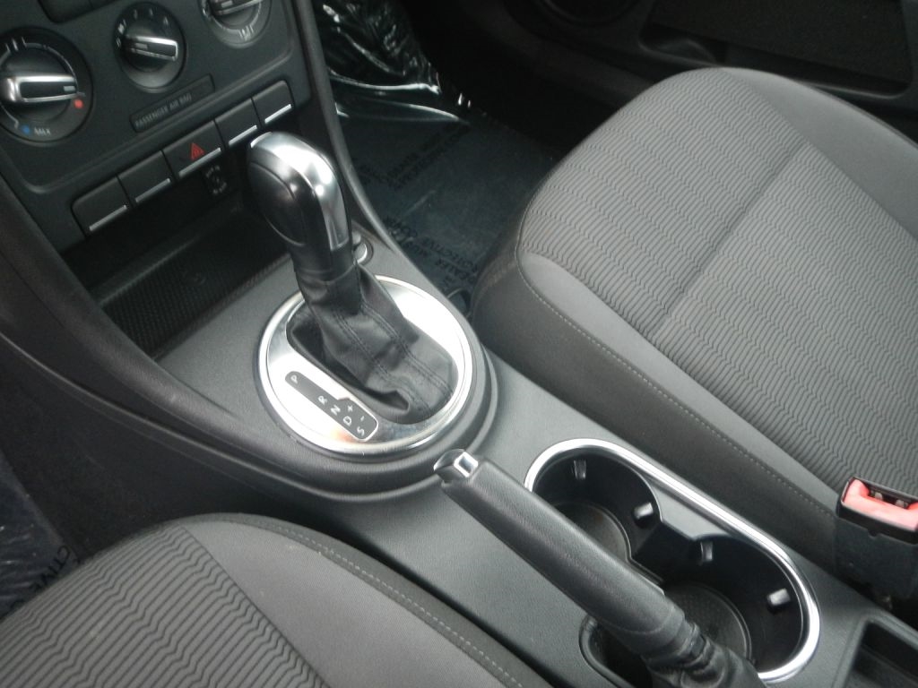 Volkswagen Beetle  2012