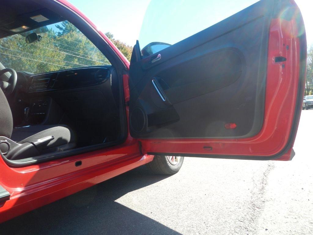 Volkswagen Beetle  2012