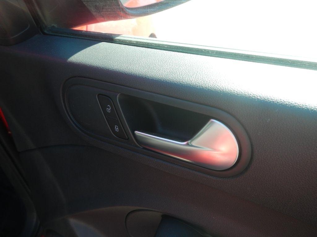 Volkswagen Beetle  2012