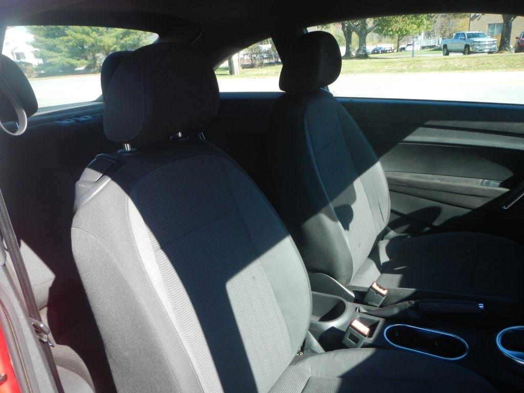 Volkswagen Beetle  2012