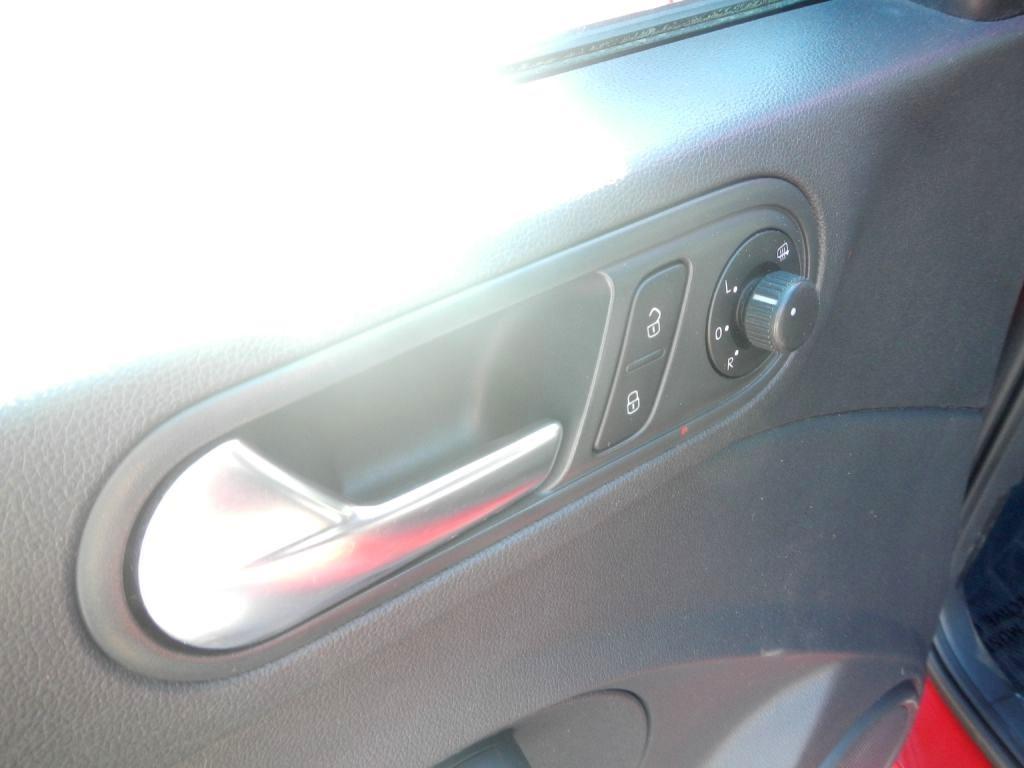 Volkswagen Beetle  2012