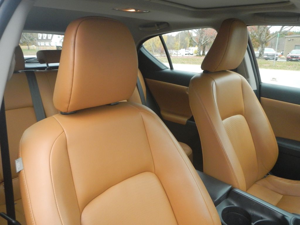 Lexus CT 200h Base 2011 Lexus CT 200h Base 2011