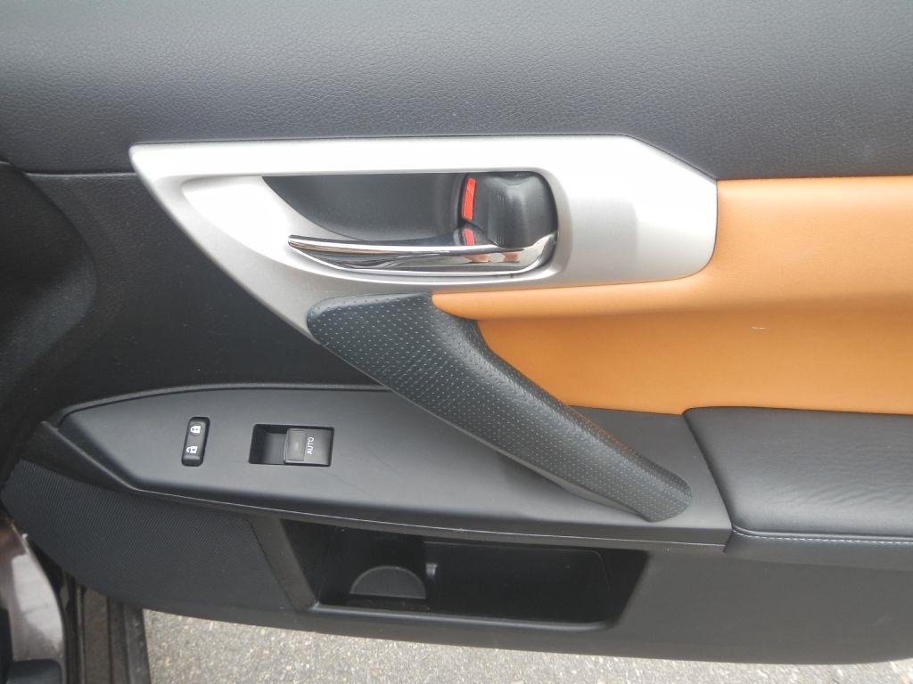 Lexus CT 200h Base 2011 Lexus CT 200h Base 2011