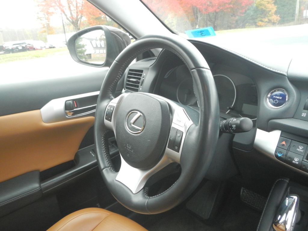 Lexus CT 200h Base 2011 Lexus CT 200h Base 2011