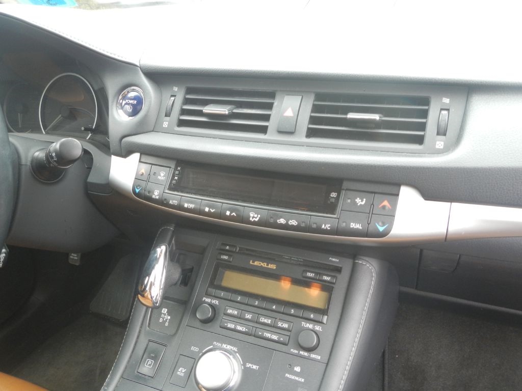 Lexus CT 200h Base 2011 Lexus CT 200h Base 2011