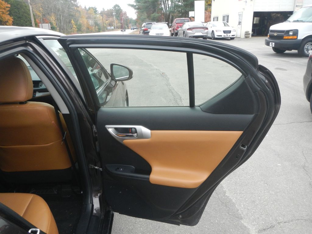 Lexus CT 200h Base 2011 Lexus CT 200h Base 2011