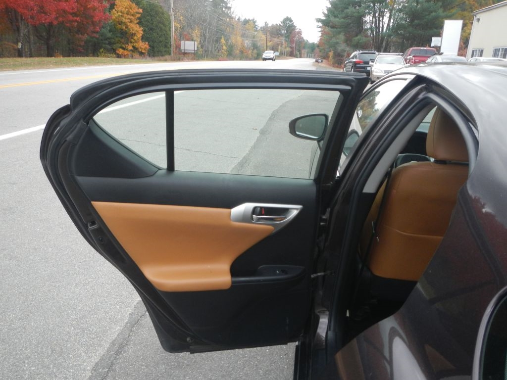 Lexus CT 200h Base 2011 Lexus CT 200h Base 2011