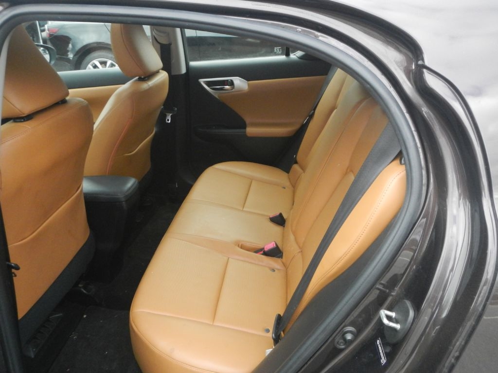 Lexus CT 200h Base 2011 Lexus CT 200h Base 2011