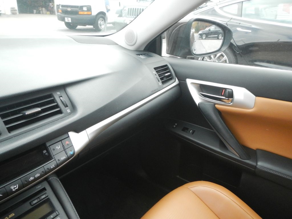 Lexus CT 200h Base 2011 Lexus CT 200h Base 2011
