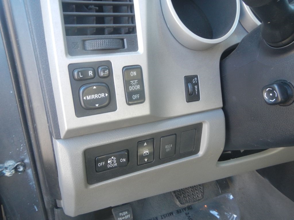 Toyota Tundra Limited CrewMax 6AT 4WD 2007