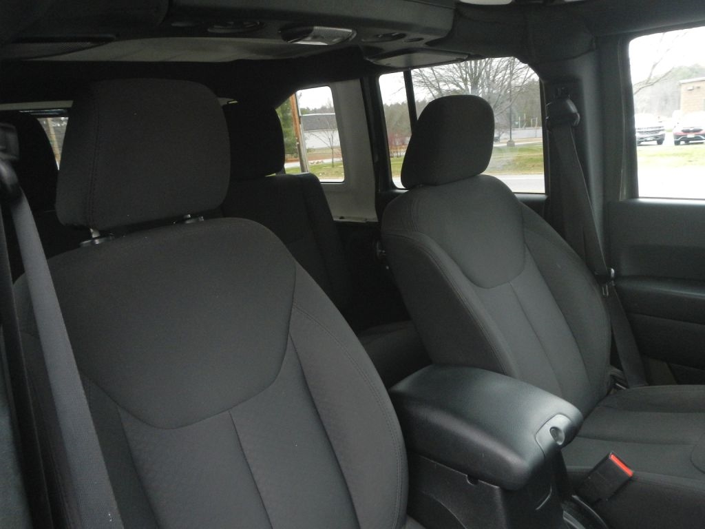 2015 Jeep Wrangler Unlimited Sport photo 2