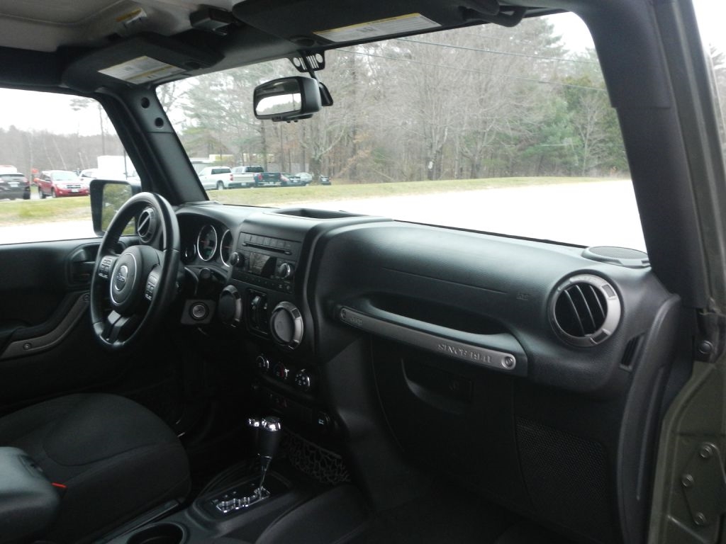 2015 Jeep Wrangler Unlimited Sport photo 3