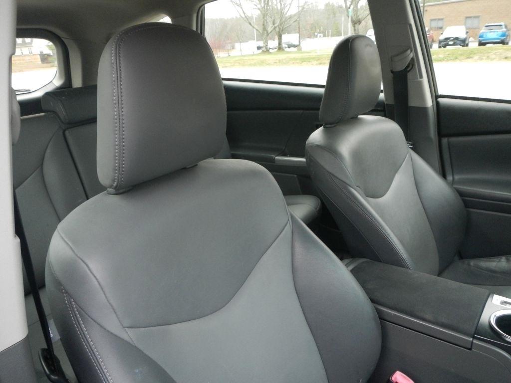 Toyota Prius V Five 2013