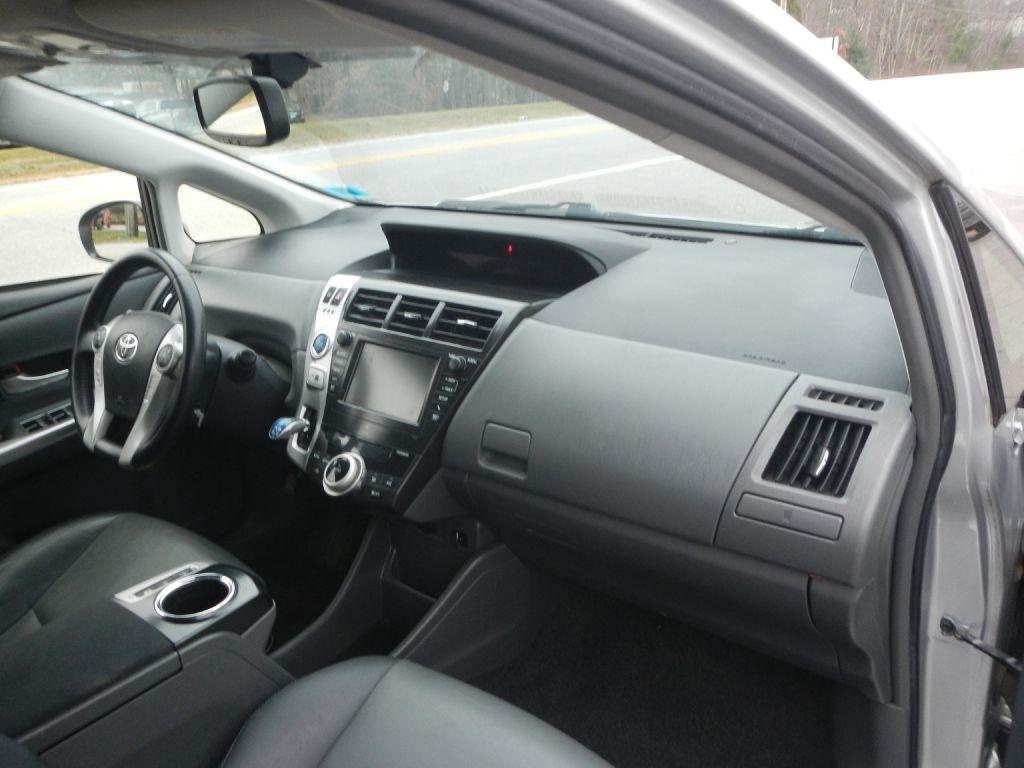 Toyota Prius V Five 2013