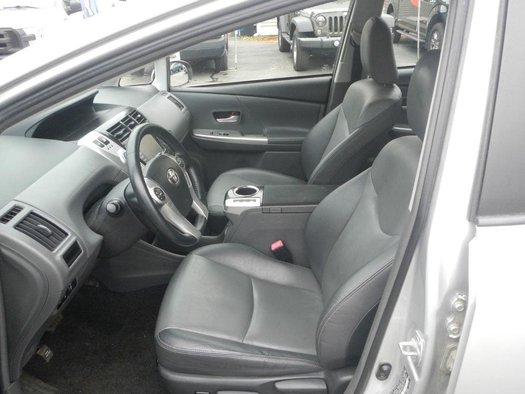 Toyota Prius V Five 2013