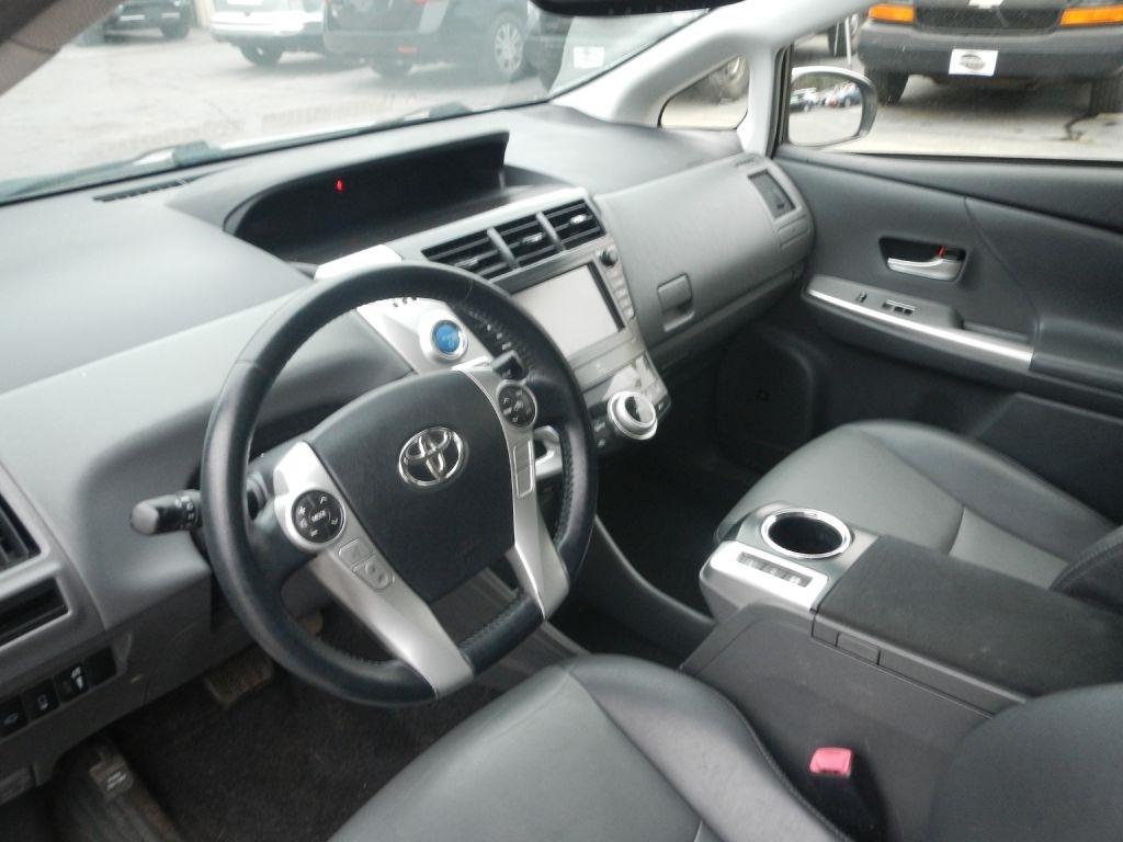 Toyota Prius V Five 2013