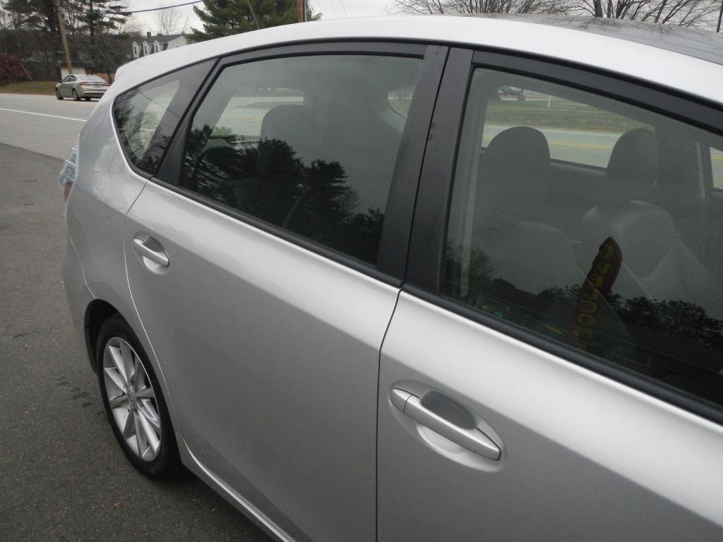 Toyota Prius V Five 2013