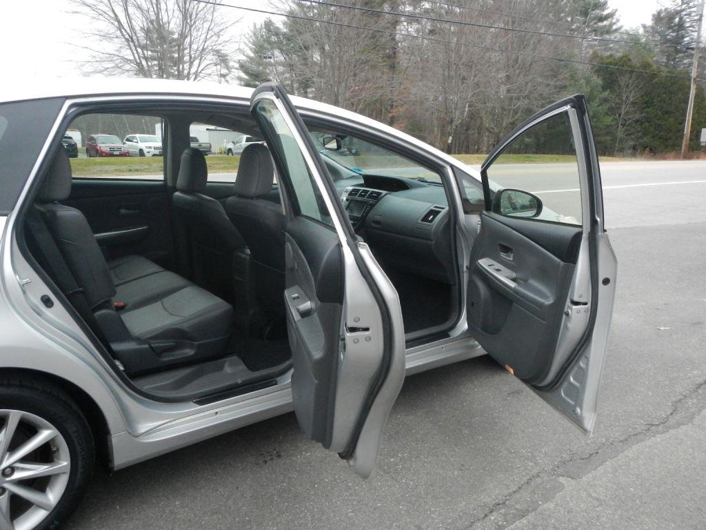 Toyota Prius V Five 2013