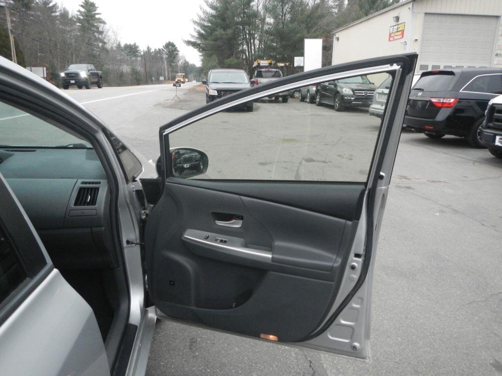 Toyota Prius V Five 2013