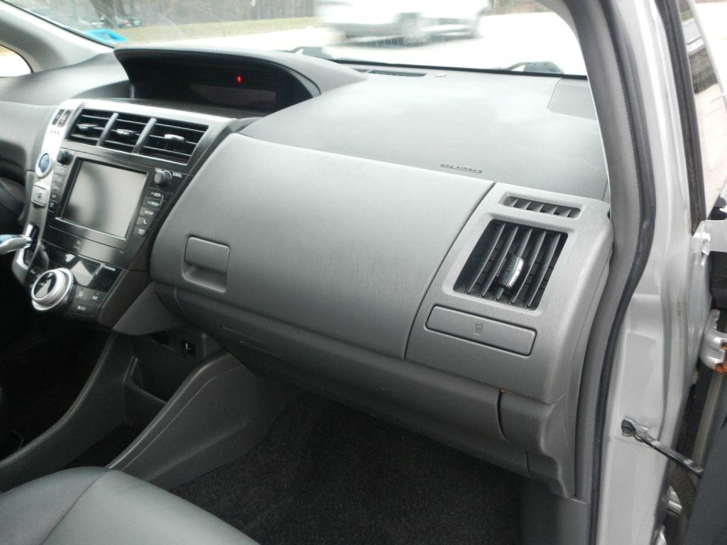 Toyota Prius V Five 2013