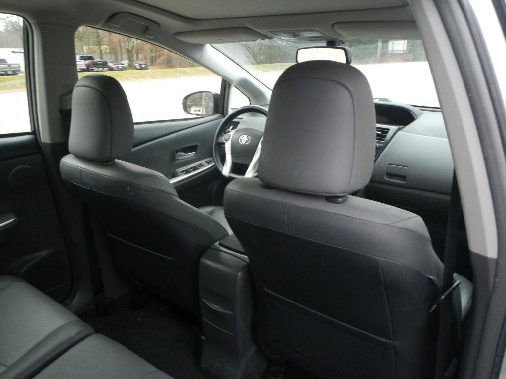 Toyota Prius V Five 2013