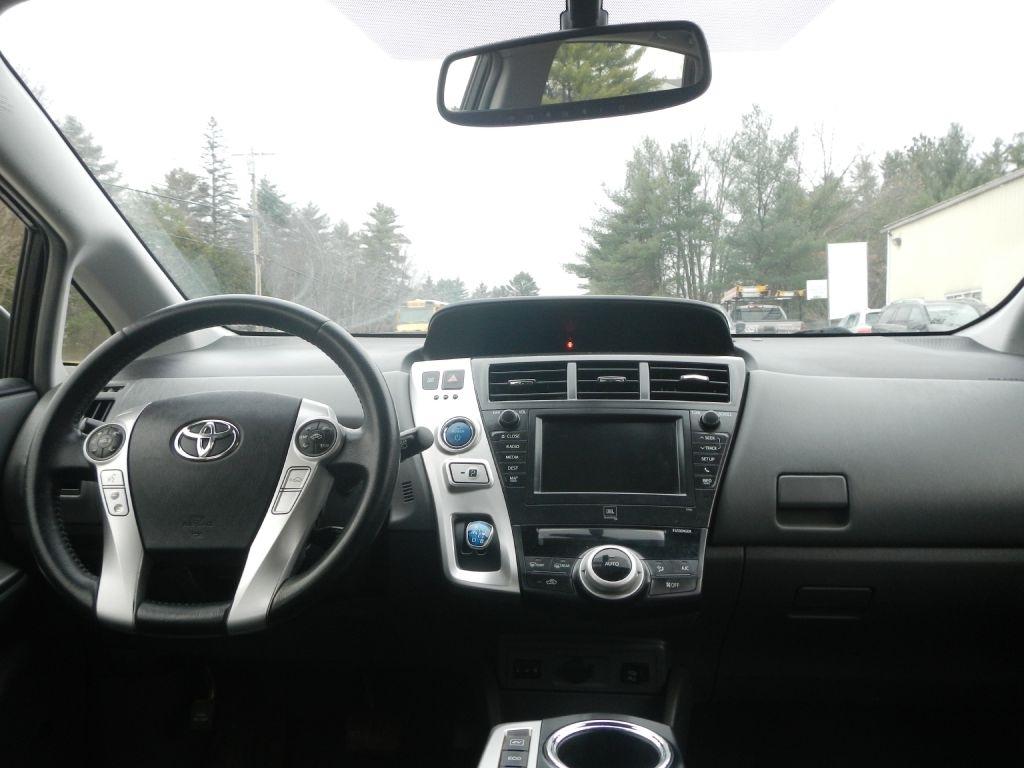 Toyota Prius V Five 2013