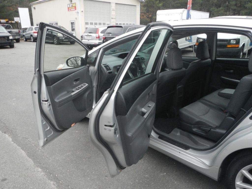 Toyota Prius V Five 2013