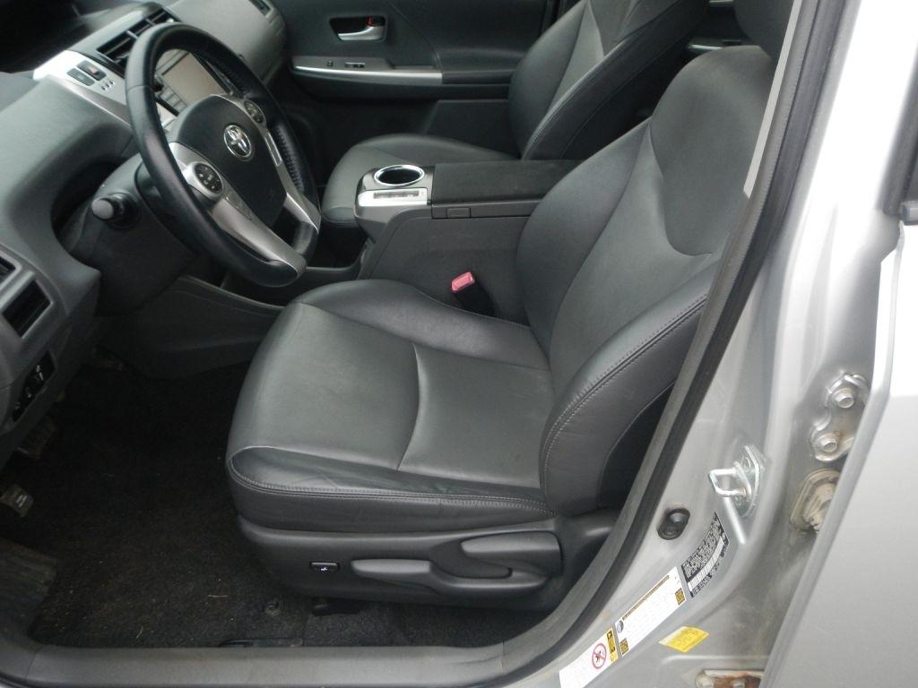 Toyota Prius V Five 2013