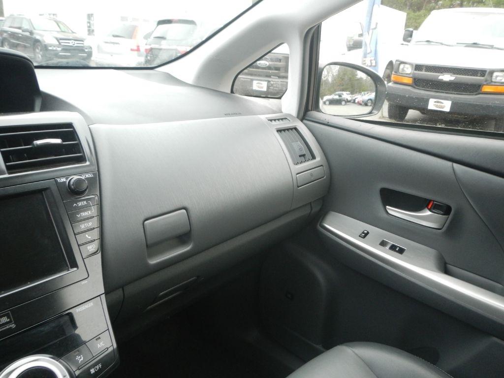 Toyota Prius V Five 2013