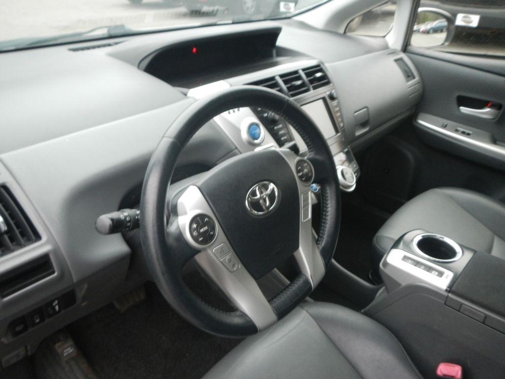 Toyota Prius V Five 2013