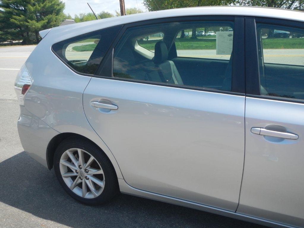 Toyota Prius V Five 2013