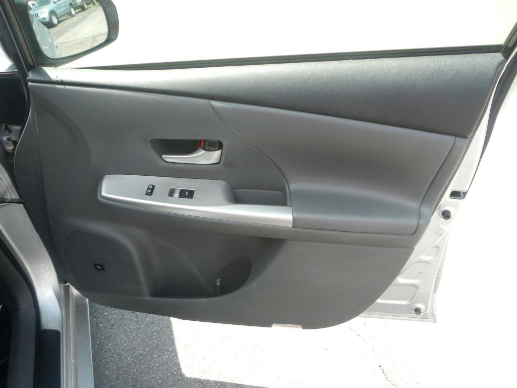 Toyota Prius V Five 2013