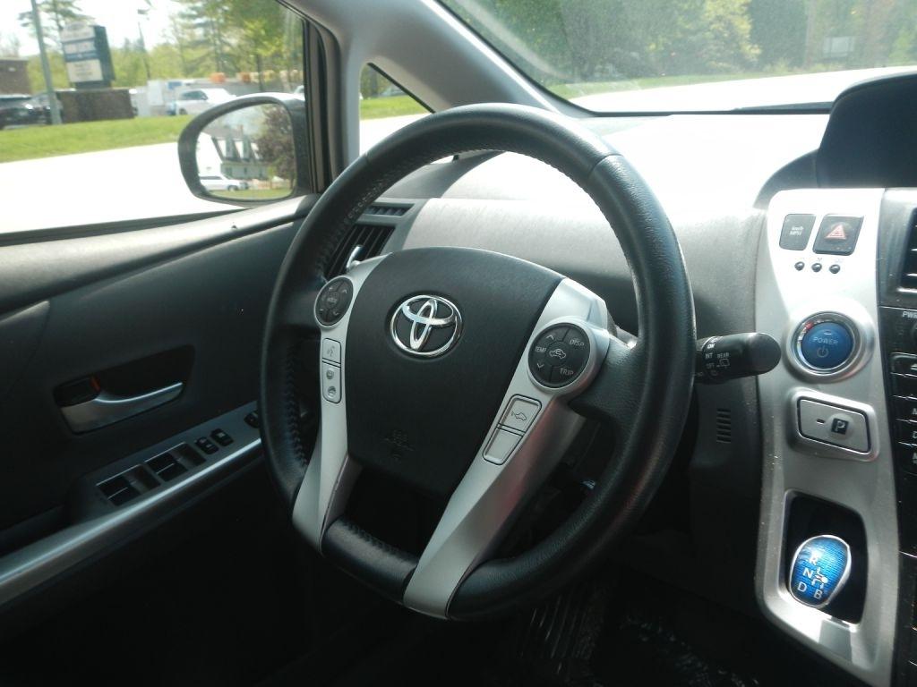 Toyota Prius V Five 2013