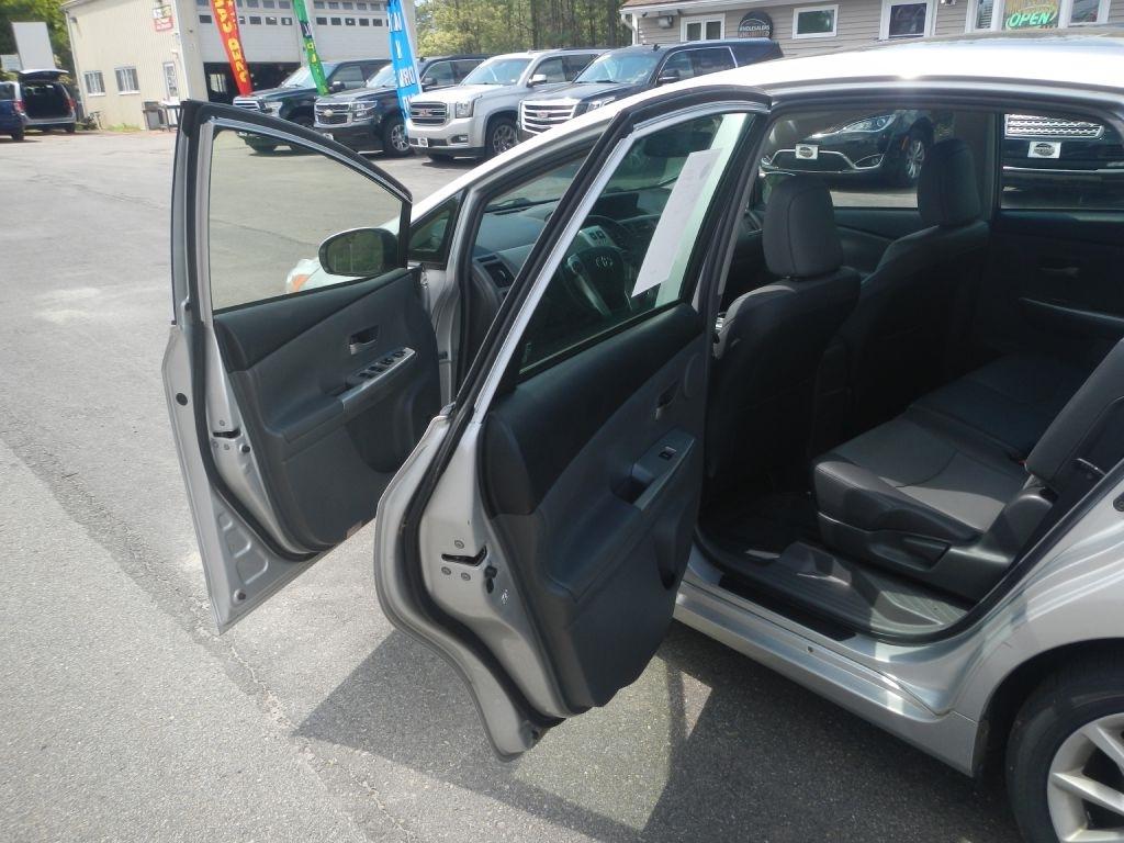 Toyota Prius V Five 2013