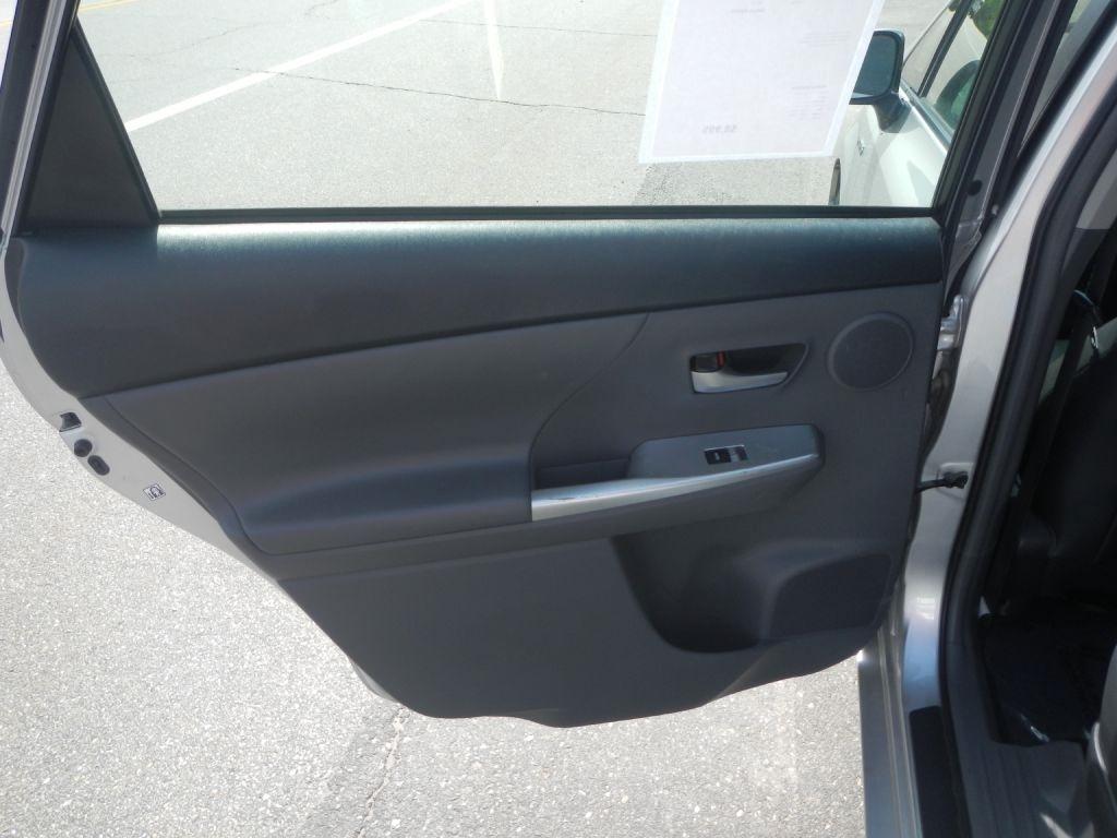 Toyota Prius V Five 2013