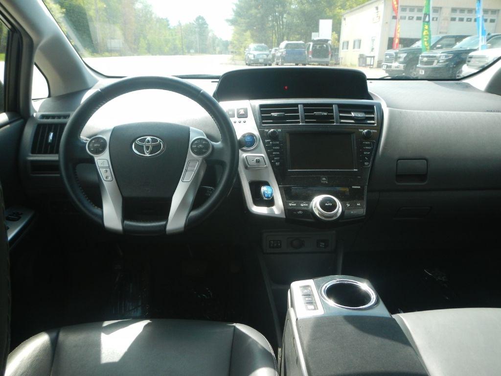 Toyota Prius V Five 2013