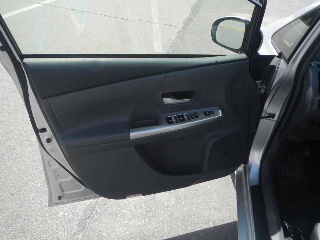 Toyota Prius V Five 2013