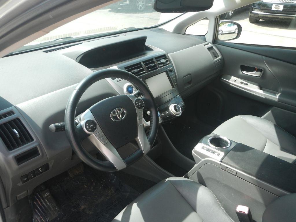 Toyota Prius V Five 2013