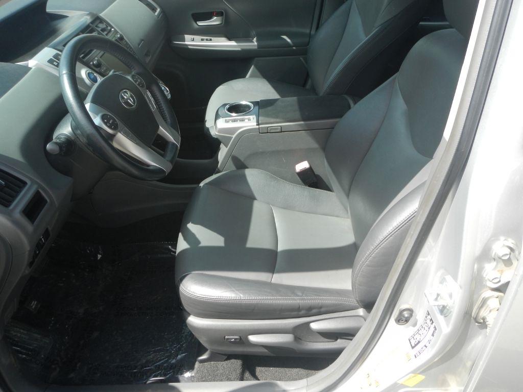 Toyota Prius V Five 2013