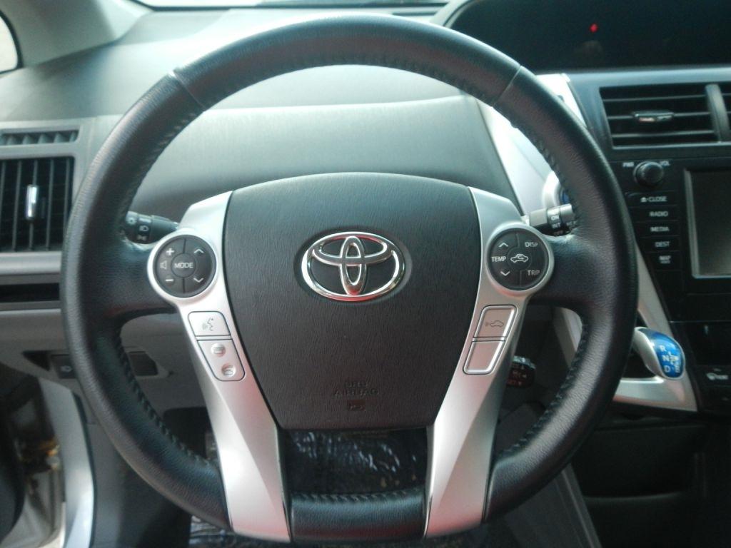 Toyota Prius V Five 2013