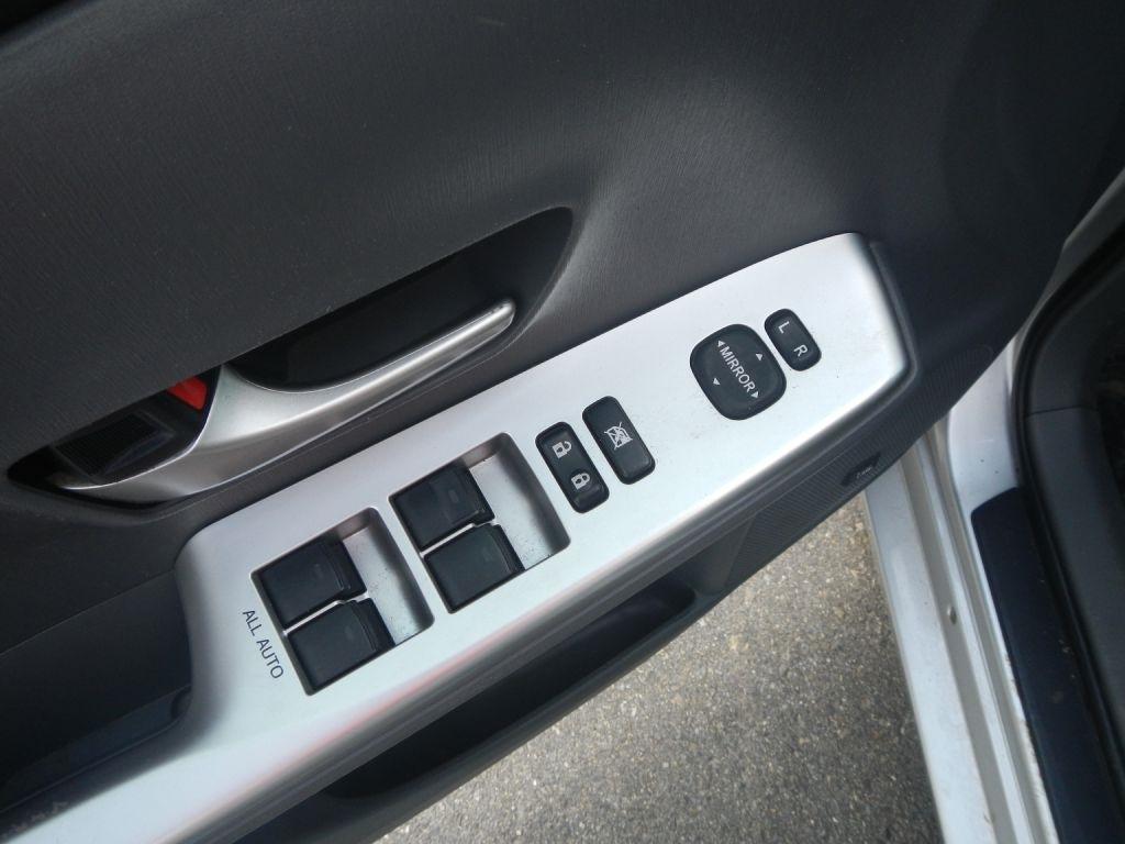 Toyota Prius V Five 2013