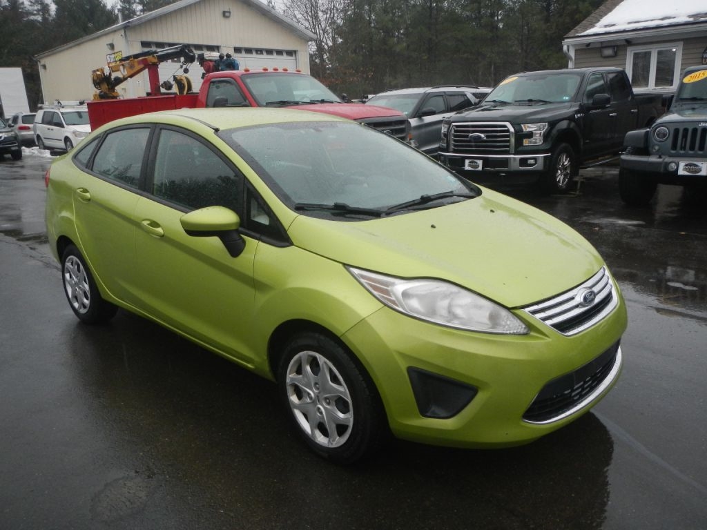 Ford Fiesta SE Sedan 2012