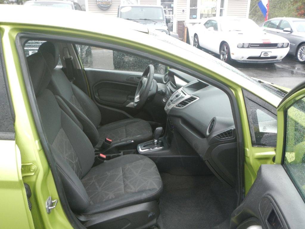 Ford Fiesta SE Sedan 2012