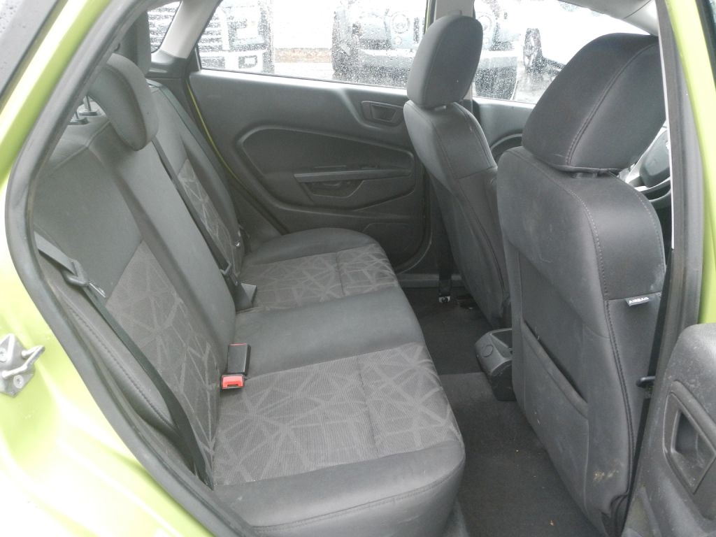 Ford Fiesta SE Sedan 2012