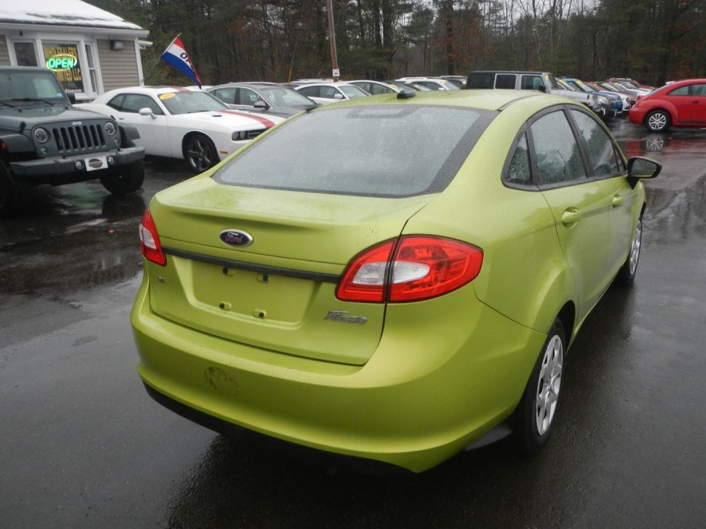 Ford Fiesta SE Sedan 2012