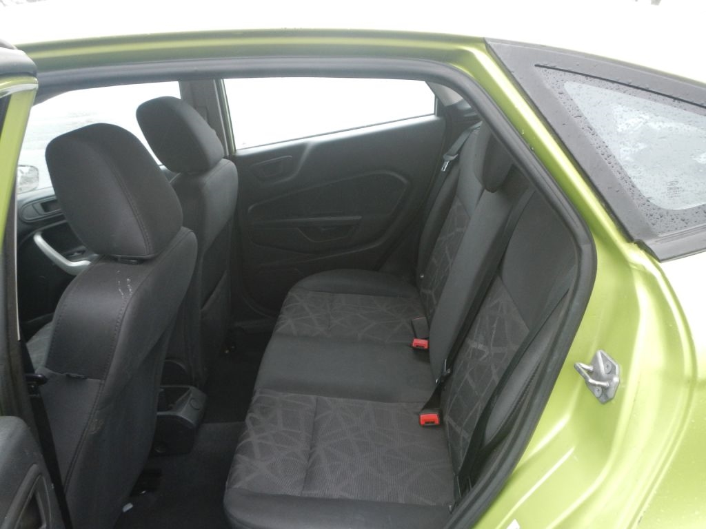 Ford Fiesta SE Sedan 2012