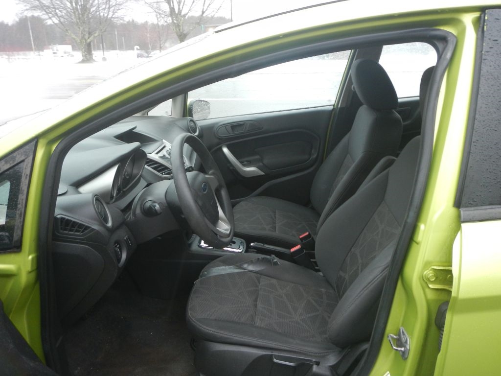 Ford Fiesta SE Sedan 2012