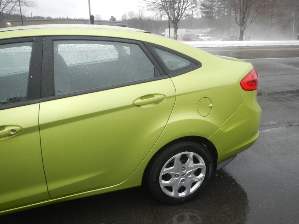 Ford Fiesta SE Sedan 2012