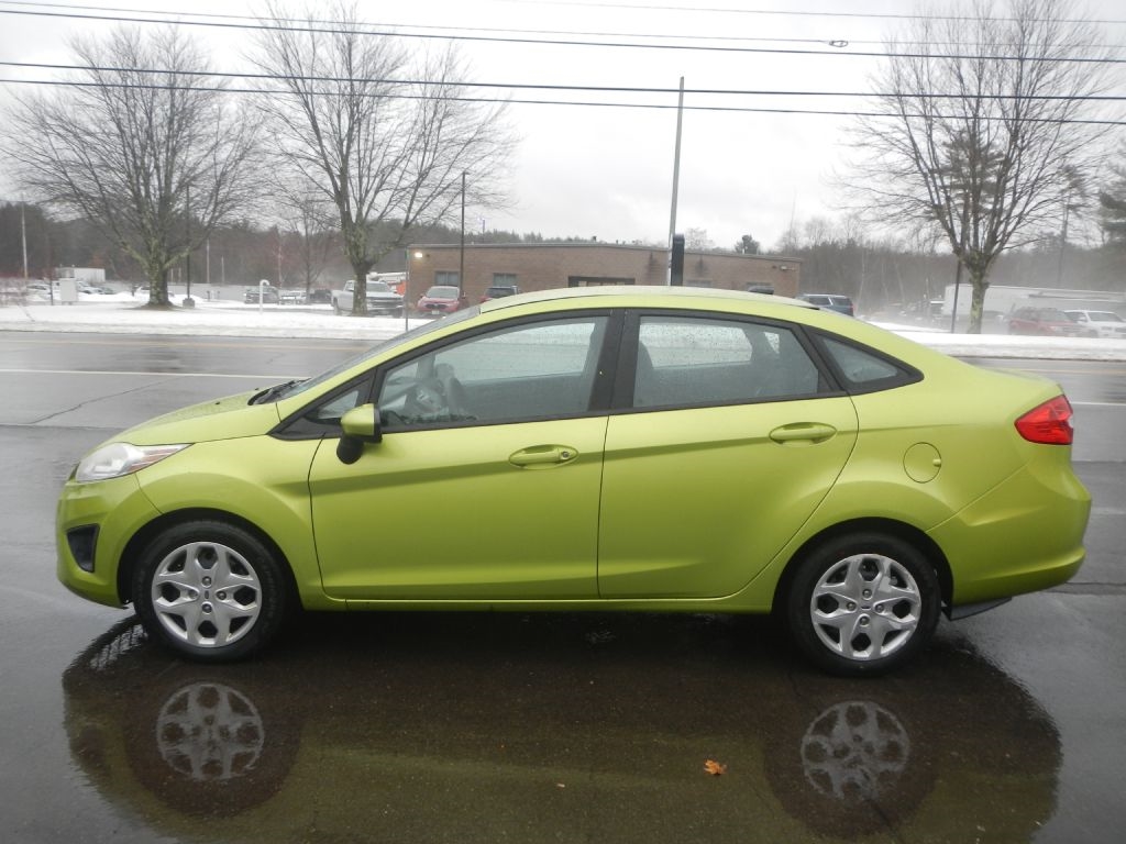 Ford Fiesta SE Sedan 2012